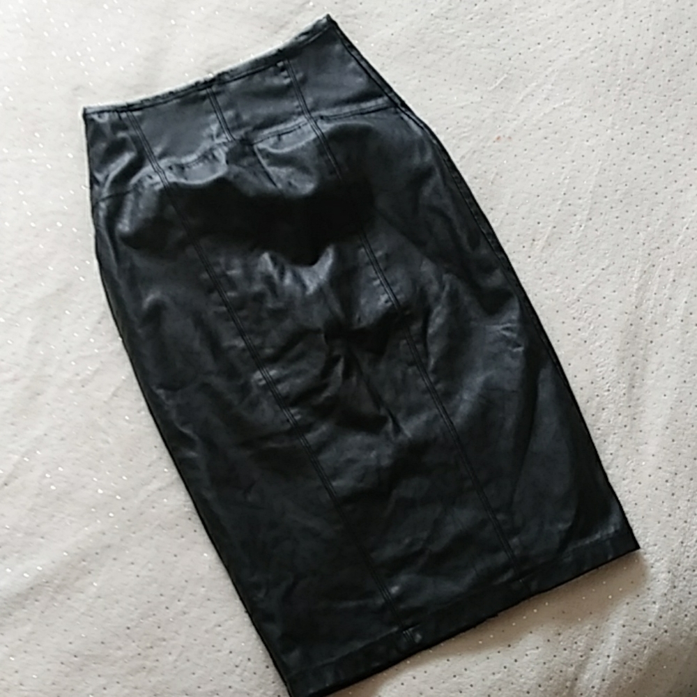 Black 100% polyester skirt